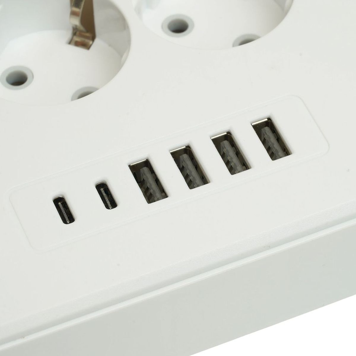 Удлинитель 3-местный c/з 3x1 мм2, 1,8 м, 250В, 10А, 4USB+2Type-C 2,4А, серия Home plus, белый STEKKER HM09-36-02 49972 5