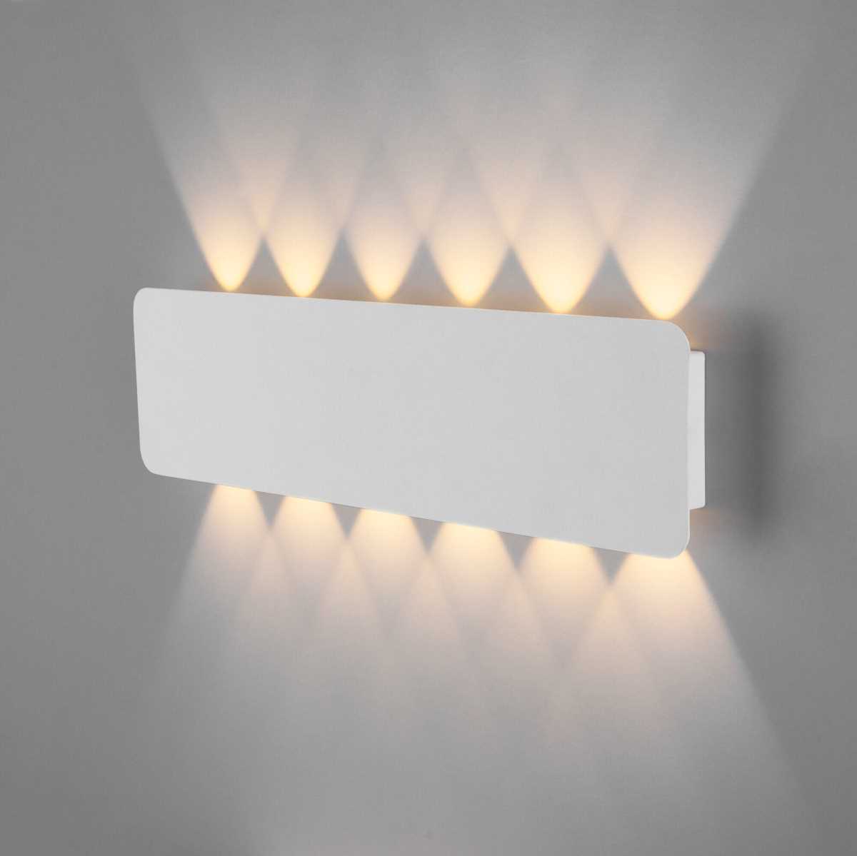 Настенный светодиодный светильник Elektrostandard Angle 40139/1 Led белый a055777 2