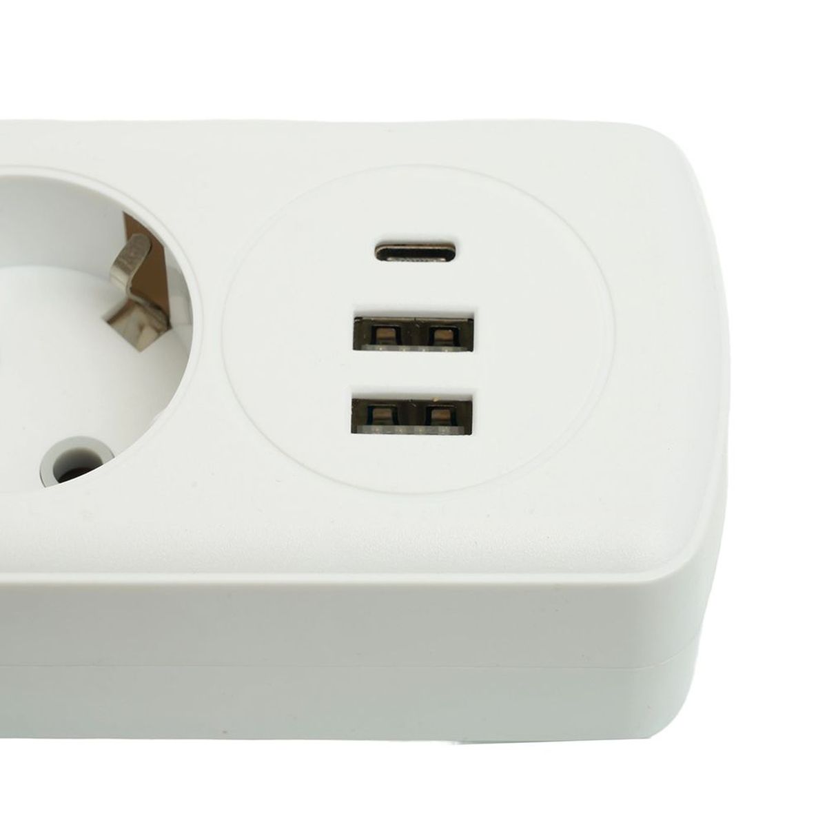 Удлинитель 3-местный c/з 3x1 мм2, 1,8 м, 250В, 10А, 2USB+1Type-C 2,4А, серия Home plus, белый STEKKER HM08-33-02 49970 2
