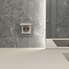 Розетка влагозащ. с зазем. с защит. крышкой и шторками (дымчатый) W1271204/ a069464 2