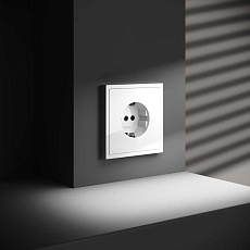 Розетка встраиваемая Voltum S70 с заземлением 16А, (белый глянцевый) VLS040101 1