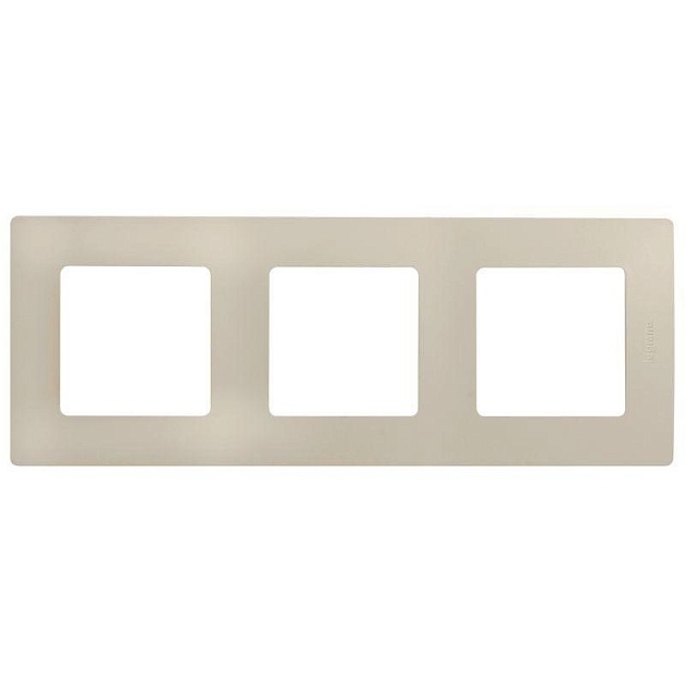 Рамка 3-постовая Legrand Etika слоновая кость 672513 изображение 1 Рамка 3-постовая Legrand Etika слоновая кость 672513 Фото № 1