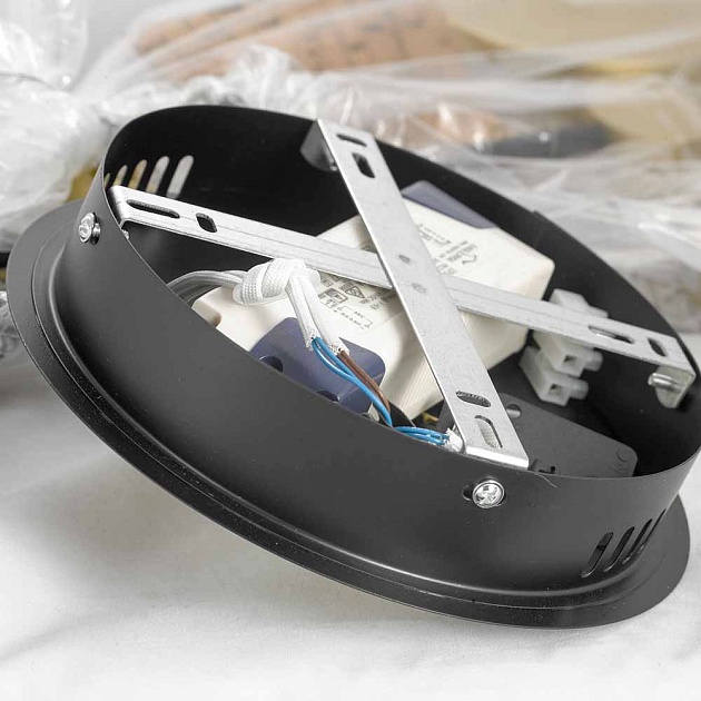 Потолочная светодиодная люстра Lussole Loft Gilbert LSP-8433 изображение 2 Потолочная светодиодная люстра Lussole Loft Gilbert LSP-8433 Фото № 2