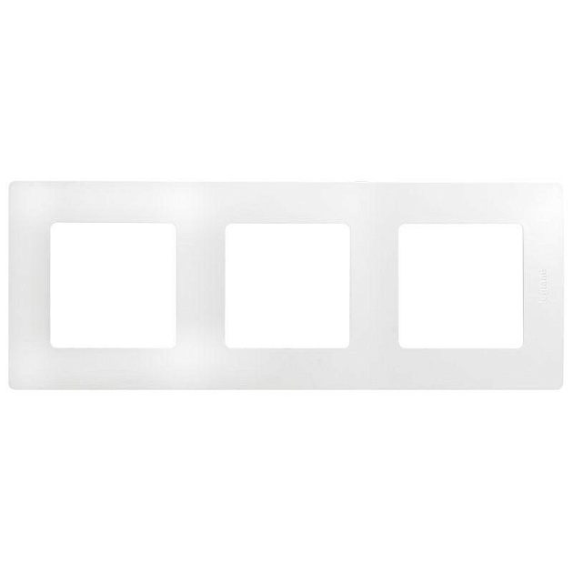 Рамка 3-постовая Legrand Etika белая 672503 Фото № 1
