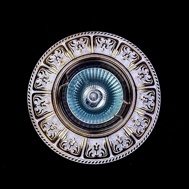 Встраиваемый светильник Artglass Spot 50 White Gold изображение 1 Встраиваемый светильник Artglass Spot 50 White Gold Фото № 1