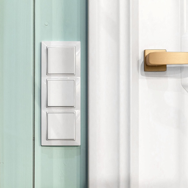 Перекрестный выключатель одноклавишный Werkel белый W1113001 4690389155086 изображение 7 Перекрестный выключатель одноклавишный Werkel белый W1113001 4690389155086 Фото № 7