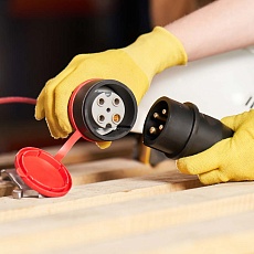 Розетка переносная влагозащищенная с крышкой, 3Р+РЕ, 32 А, IP44 каучук REXANT 111-012 2