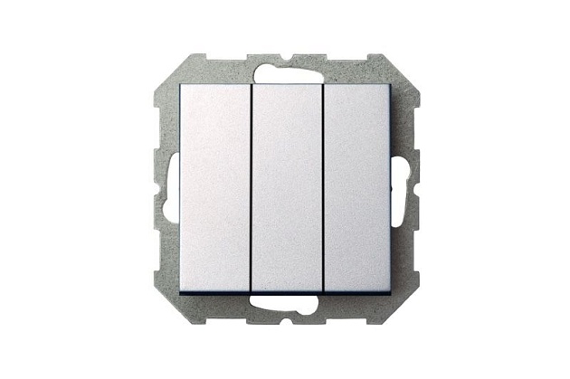 Выключатель трехклавишный Liregus Epsilon серебро 28-174 изображение 2 Выключатель трехклавишный Liregus Epsilon серебро 28-174 Фото № 2