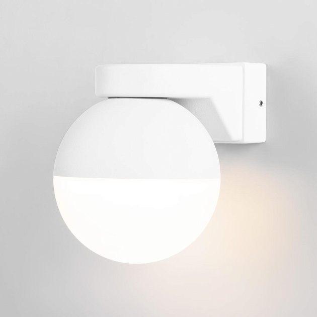 Настенный светильник Elektrostandard Moon MRL 1028 белый a062857 Фото № 1